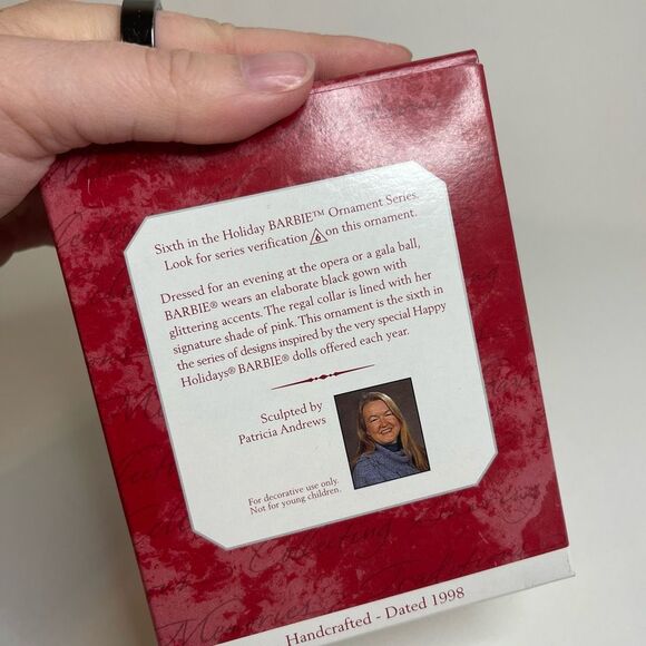 Hallmark Keepsake Holiday Barbie 1998 - Picture 5 of 6